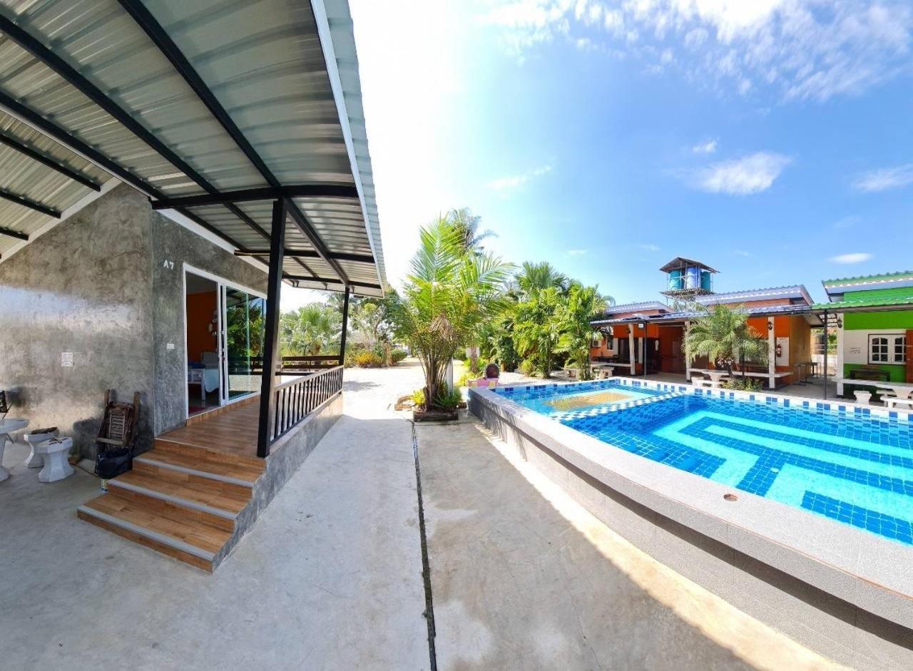 ต้นหว้ารีสอร์ท Praia de Chao Lao Exterior foto